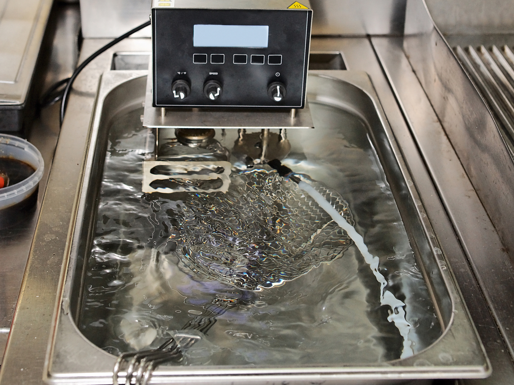 如何避免可动部件纳米防水涂层开裂？