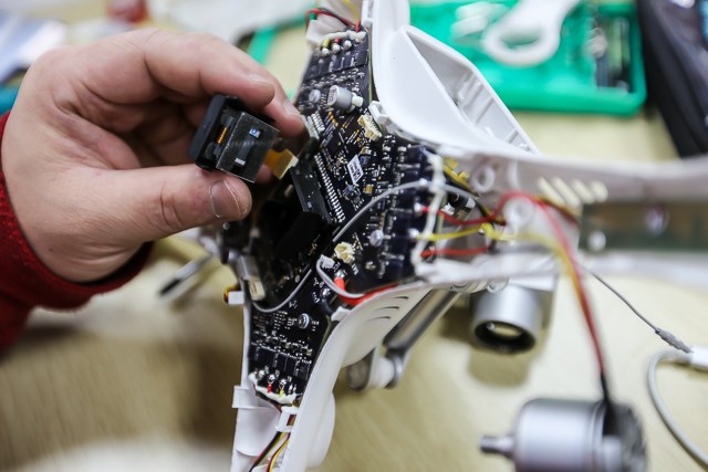 Fluere纳米防潮涂层在无人机主板上的应用案例——深圳中氟×复旦大学博士团队联合研发