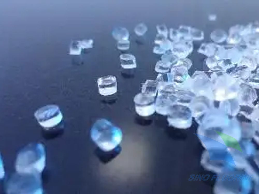 哪些下游行业会优先选择 ETFE 材料替代传统 PTFE 含氟聚合物？